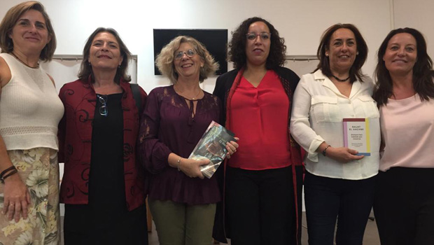 La escritora Najat El Hachmi inaugura en Alcalá de Guadaíra el curso de los clubes de lectura municipales